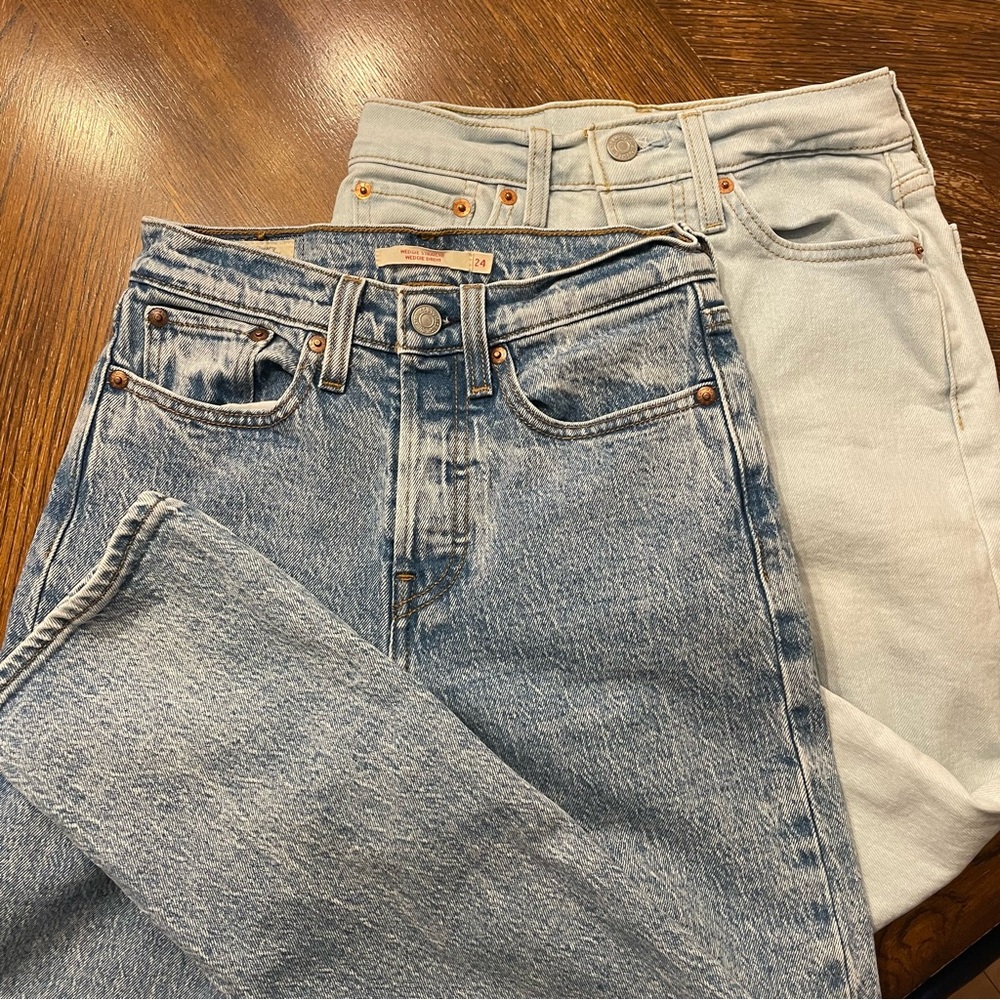 Levi’s wedgie straight Medium and Light Blue Women Jeans size 24 two pack